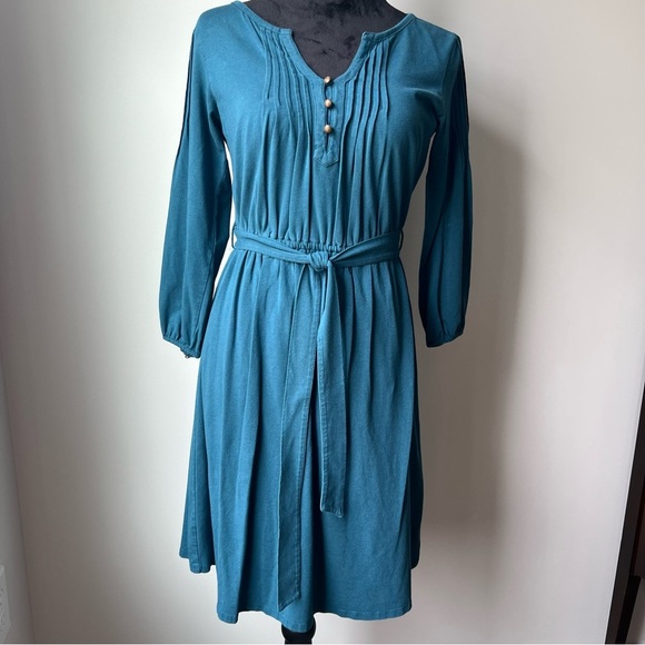 Elegant Teal Dress with Button Detail - Picture 5 of 10